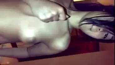 Gadis Cantik Di Servis Bisyar Pakai Tato